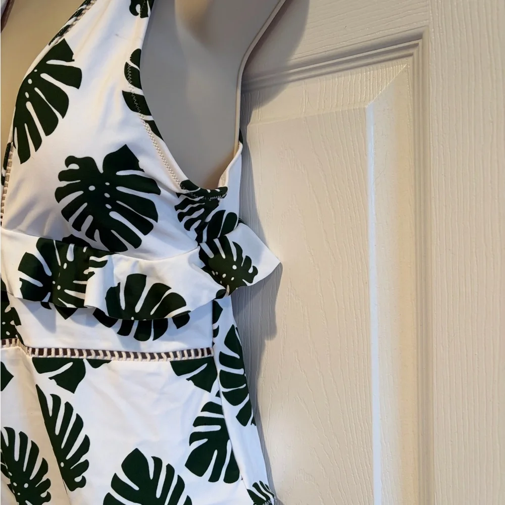 CUPSHE One Piece Swimsuit L White Green Tropical Leaf Cutout Ruffle NWT‎
